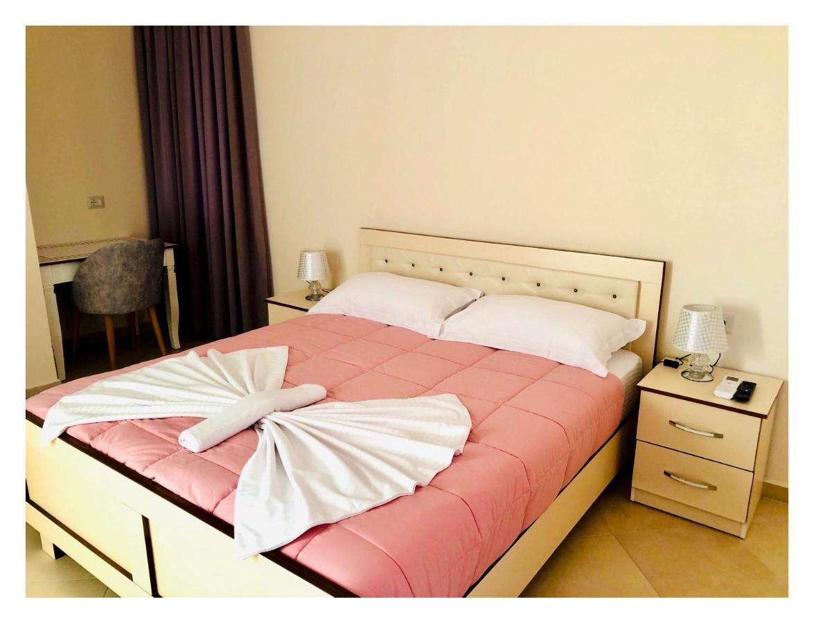R Hotel Corovode Bagian luar foto