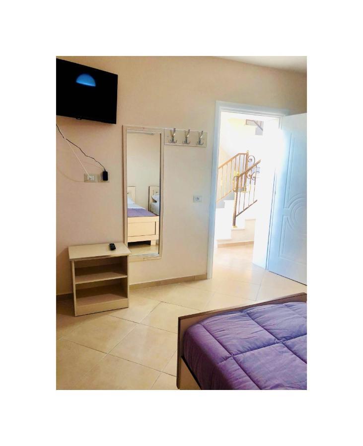 R Hotel Corovode Bagian luar foto