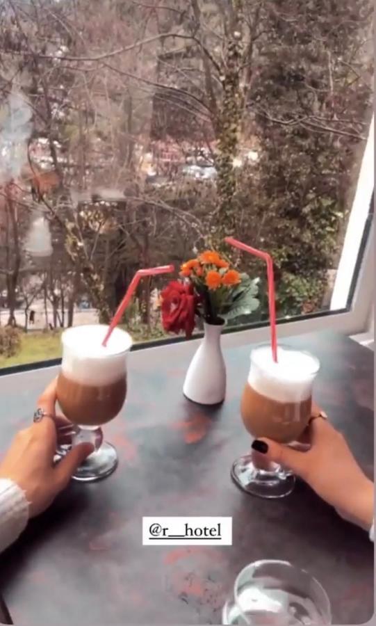 R Hotel Corovode Bagian luar foto