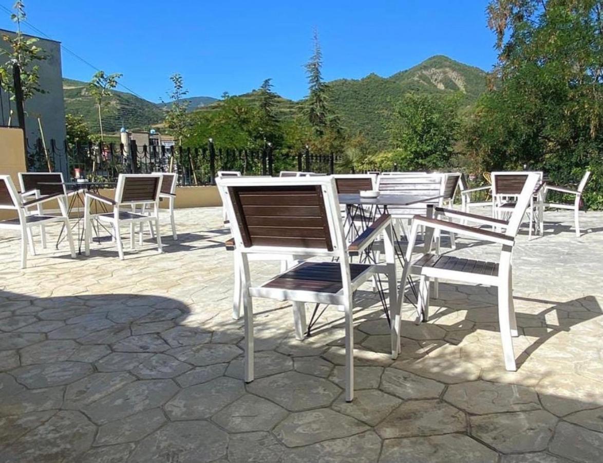 R Hotel Corovode Bagian luar foto
